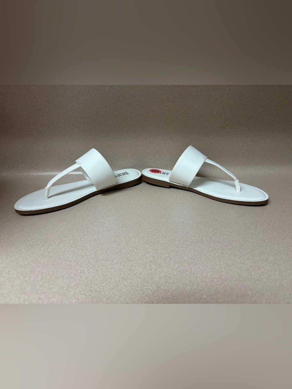 NWOT DKNY Women’s White T-Strap Thong Sandals Flat Slides